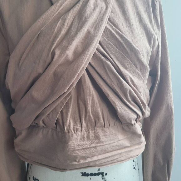 Future Collective Reese Blutstein medium blouse beige structured wrap top - Picture 6 of 13